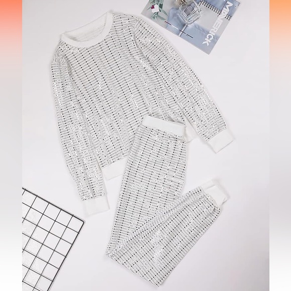 White Silver Sparkly Sequin 2-Piece Lounge Set Women’s Size L NWOT - Picture 3 of 5